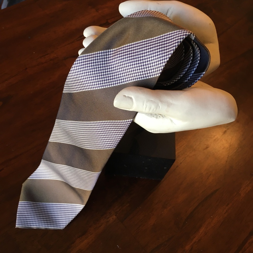 Gianfraco Ferre Cravatte 100% silk made in Italy. formal or casual wear unisex